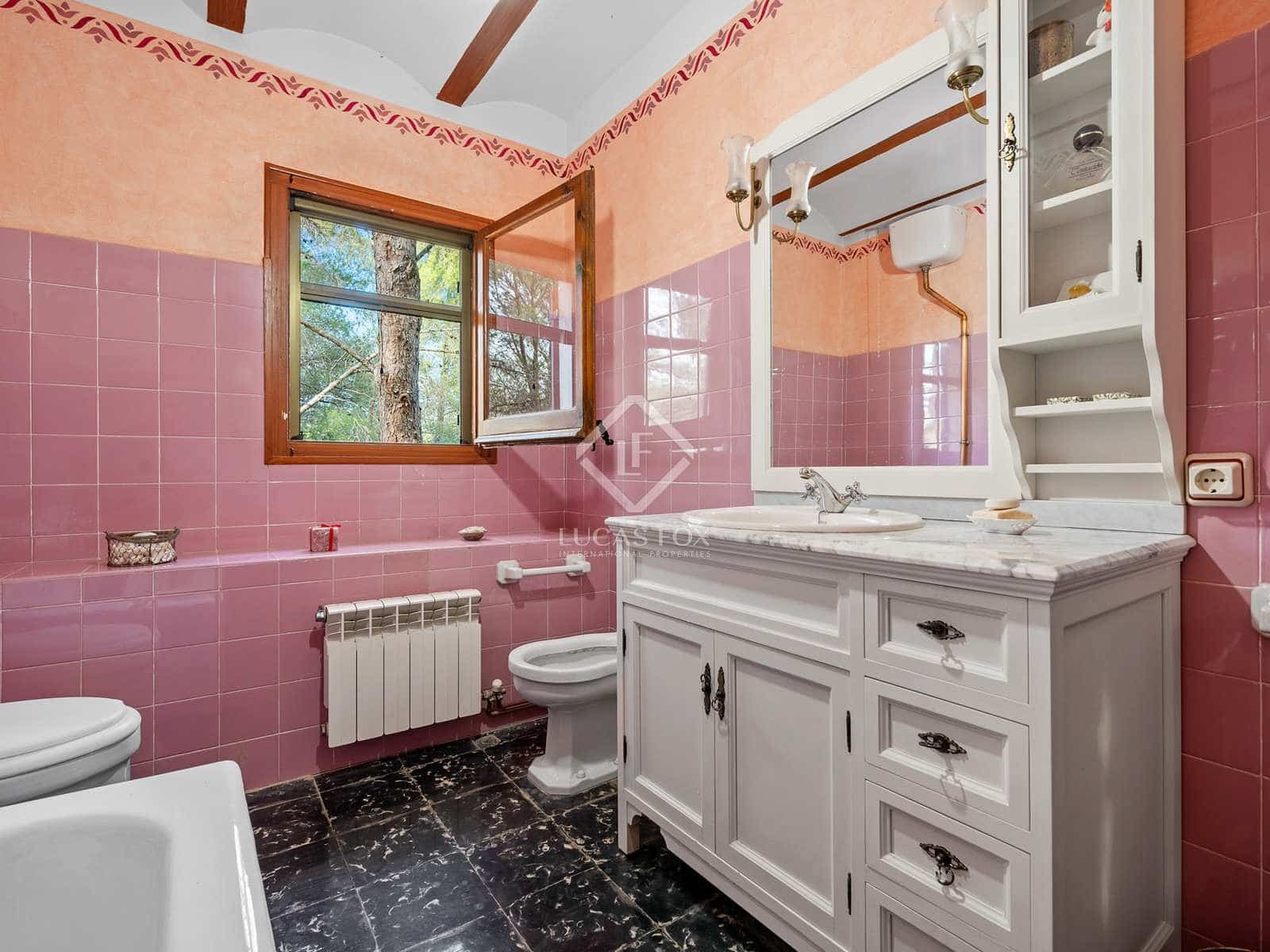 6 soveværelse Finca/Landehus til salg i Tarragona by med swimmingpool garage - € 525.000 (Ref: 7250492)