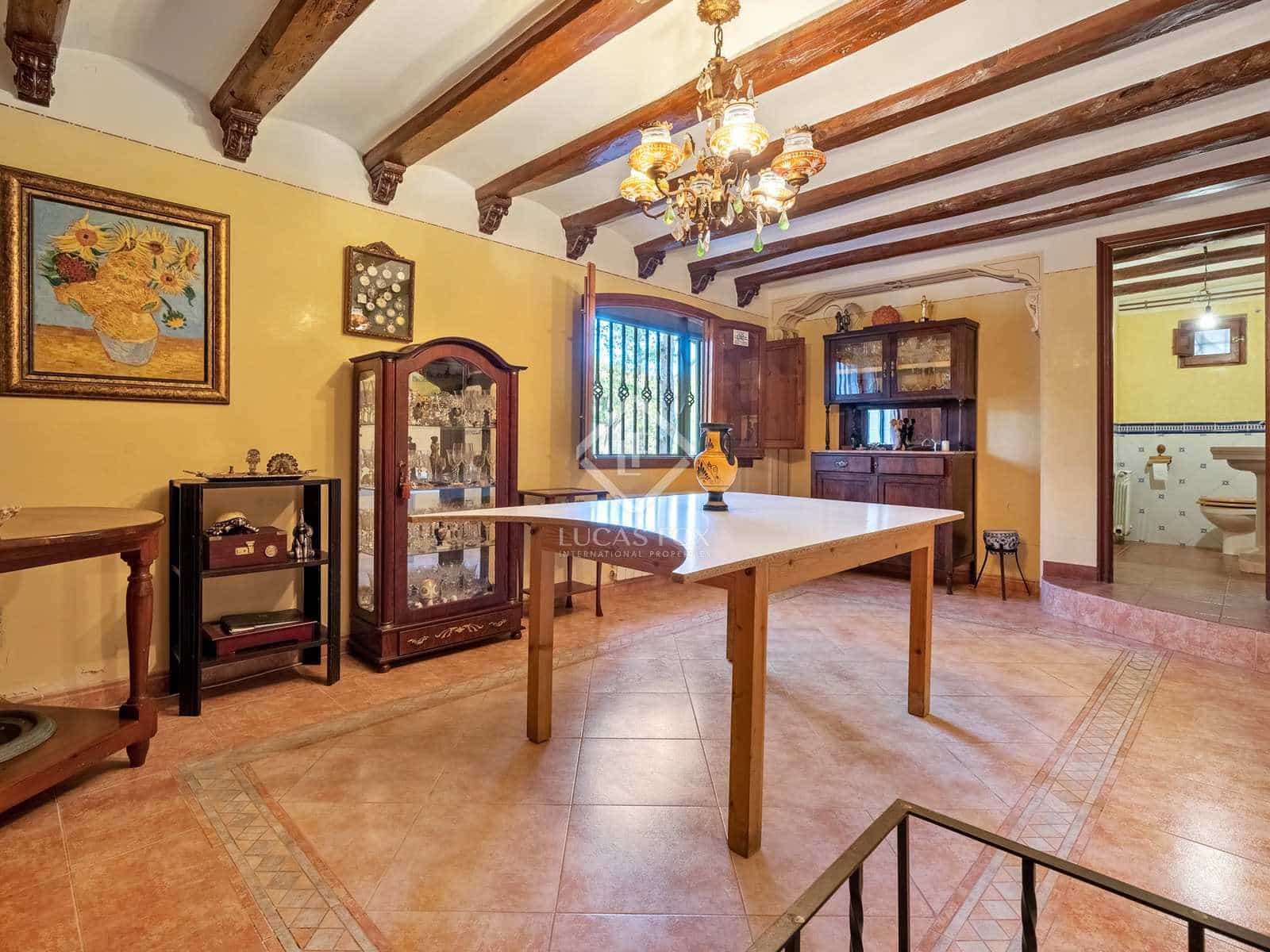 6 soveværelse Finca/Landehus til salg i Tarragona by med swimmingpool garage - € 525.000 (Ref: 7250492)