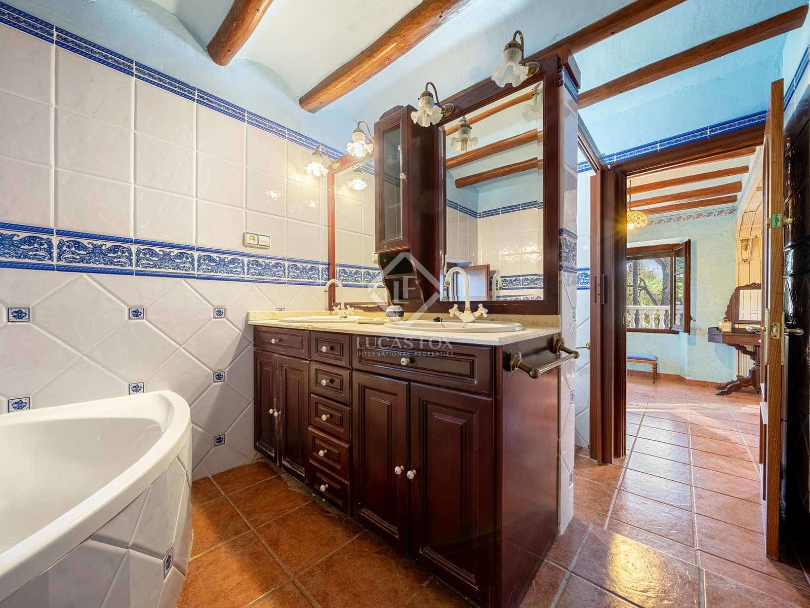 6 soveværelse Finca/Landehus til salg i Tarragona by med swimmingpool garage - € 525.000 (Ref: 7250492)