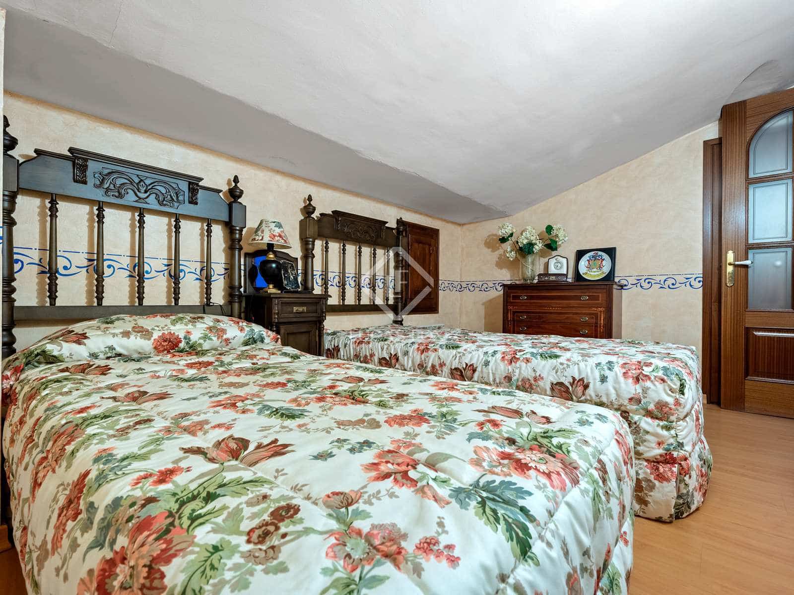 6 soveværelse Finca/Landehus til salg i Tarragona by med swimmingpool garage - € 525.000 (Ref: 7250492)