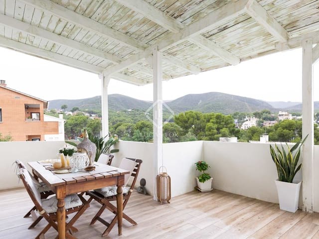 4 bedroom Villa for sale in Castelldefels with pool garage - € 975,000 (Ref: 7259095)