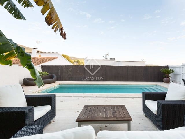 4 bedroom Villa for sale in Castelldefels with pool garage - € 975,000 (Ref: 7259095)