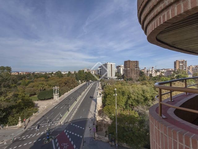 7 bedroom Apartment for sale in Valencia city with garage - € 2,050,000 (Ref: 7277876)
