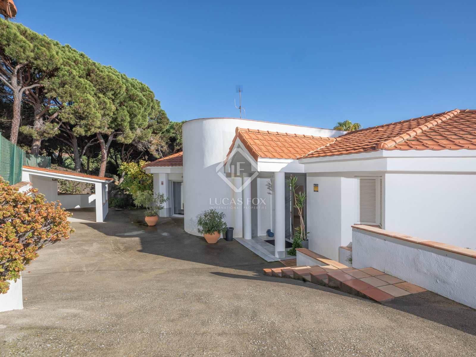 4 slaapkamer Villa te koop in Lloret de Mar met zwembad garage - € 2.950.000 (Ref: 7302088)