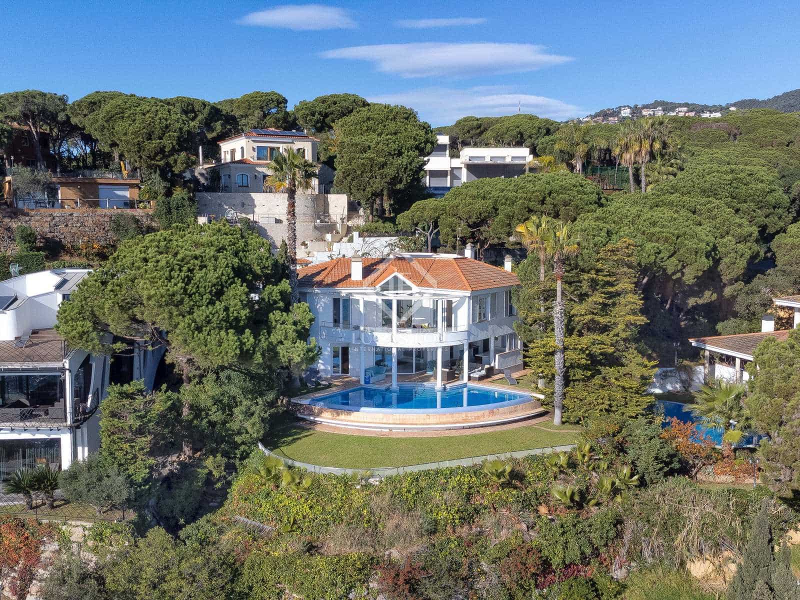 4 slaapkamer Villa te koop in Lloret de Mar met zwembad garage - € 2.950.000 (Ref: 7302088)