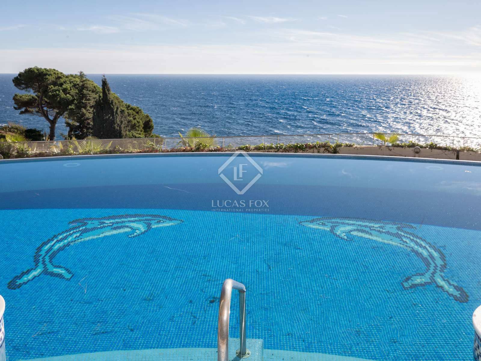 4 slaapkamer Villa te koop in Lloret de Mar met zwembad garage - € 2.950.000 (Ref: 7302088)