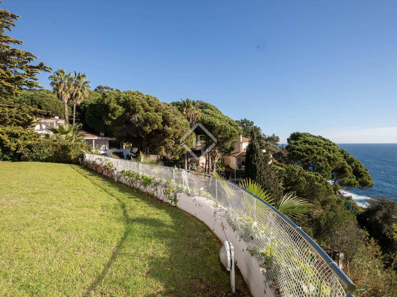 4 slaapkamer Villa te koop in Lloret de Mar met zwembad garage - € 2.950.000 (Ref: 7302088)