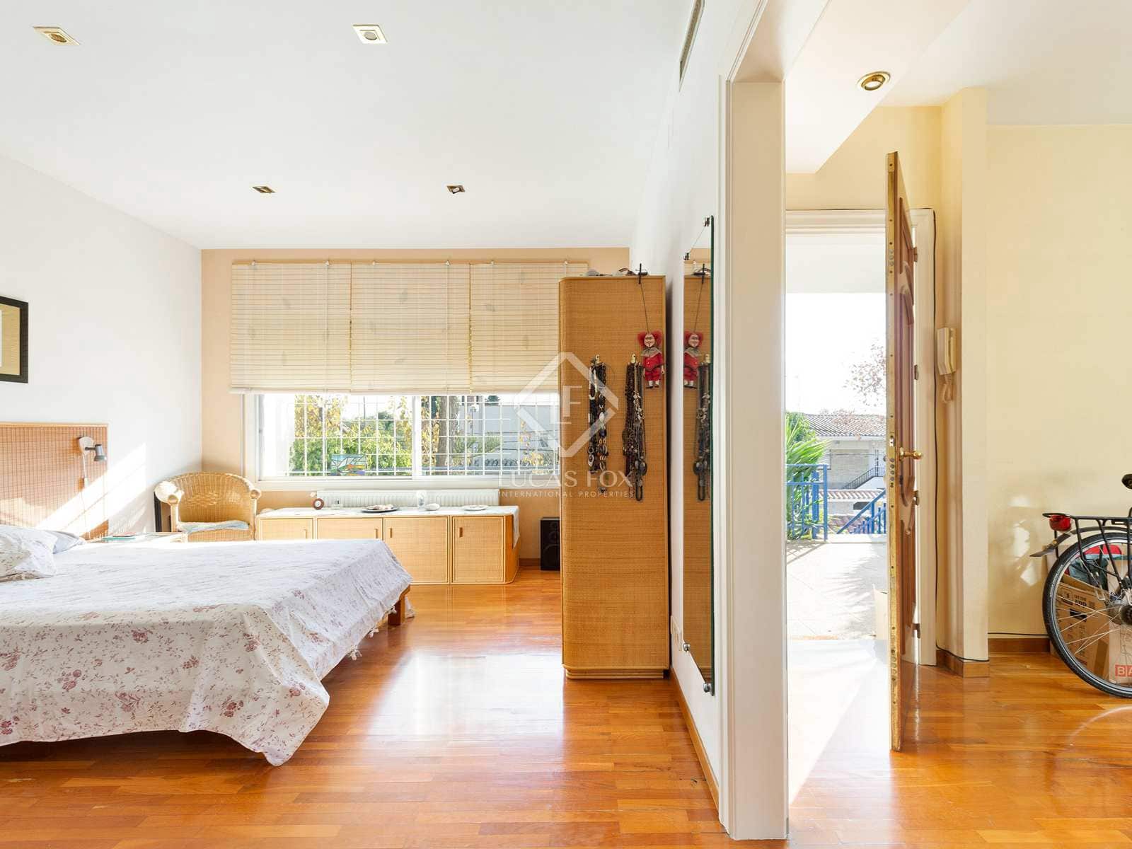 4 bedroom Villa for rent in Castelldefels with pool - € 3,500 (Ref: 7311419)