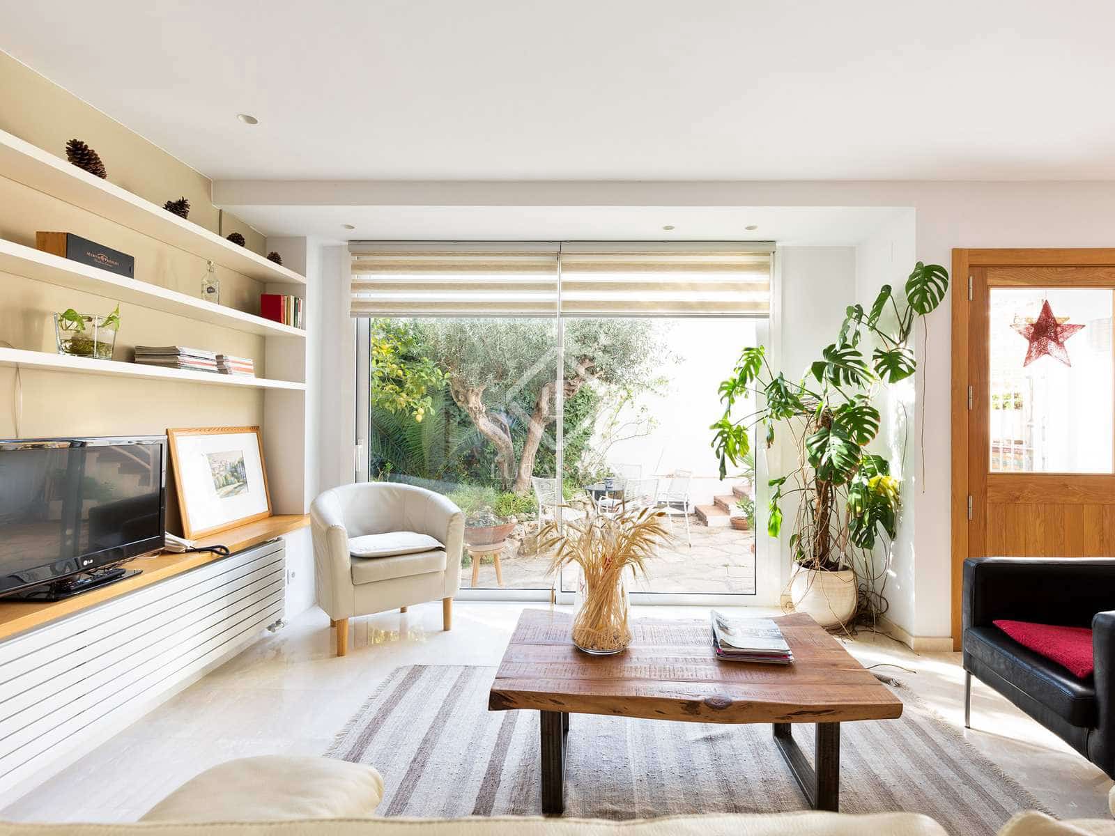 4 bedroom Villa for rent in Castelldefels with pool - € 3,500 (Ref: 7311419)