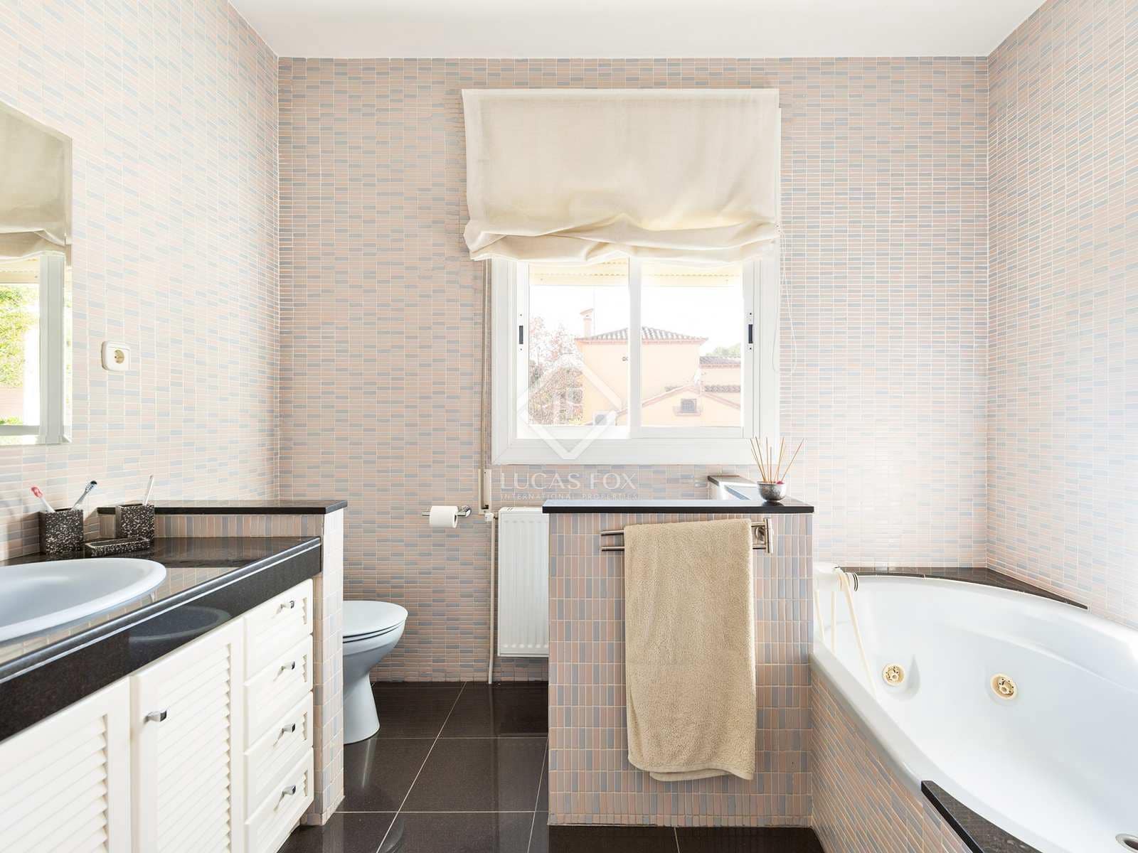 4 bedroom Villa for rent in Castelldefels with pool - € 3,500 (Ref: 7311419)