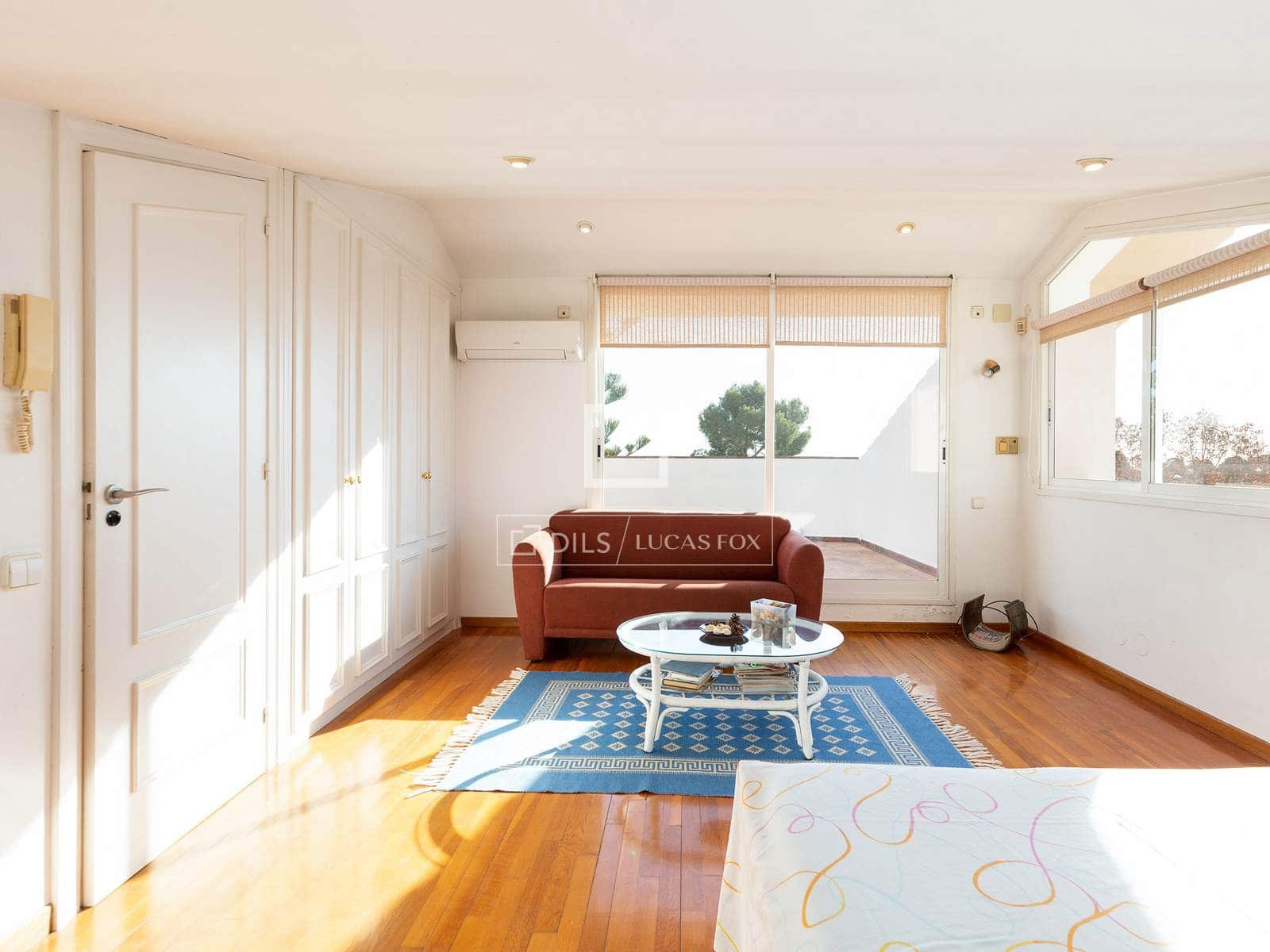 4 bedroom Villa for rent in Castelldefels with pool - € 3,500 (Ref: 7311419)