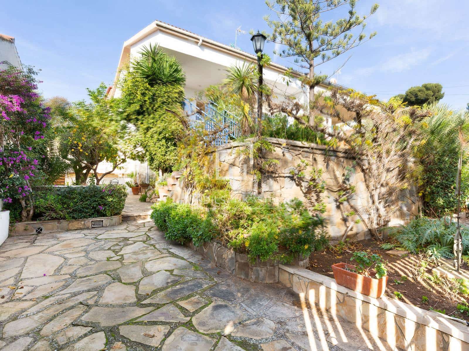 4 bedroom Villa for rent in Castelldefels with pool - € 3,500 (Ref: 7311419)