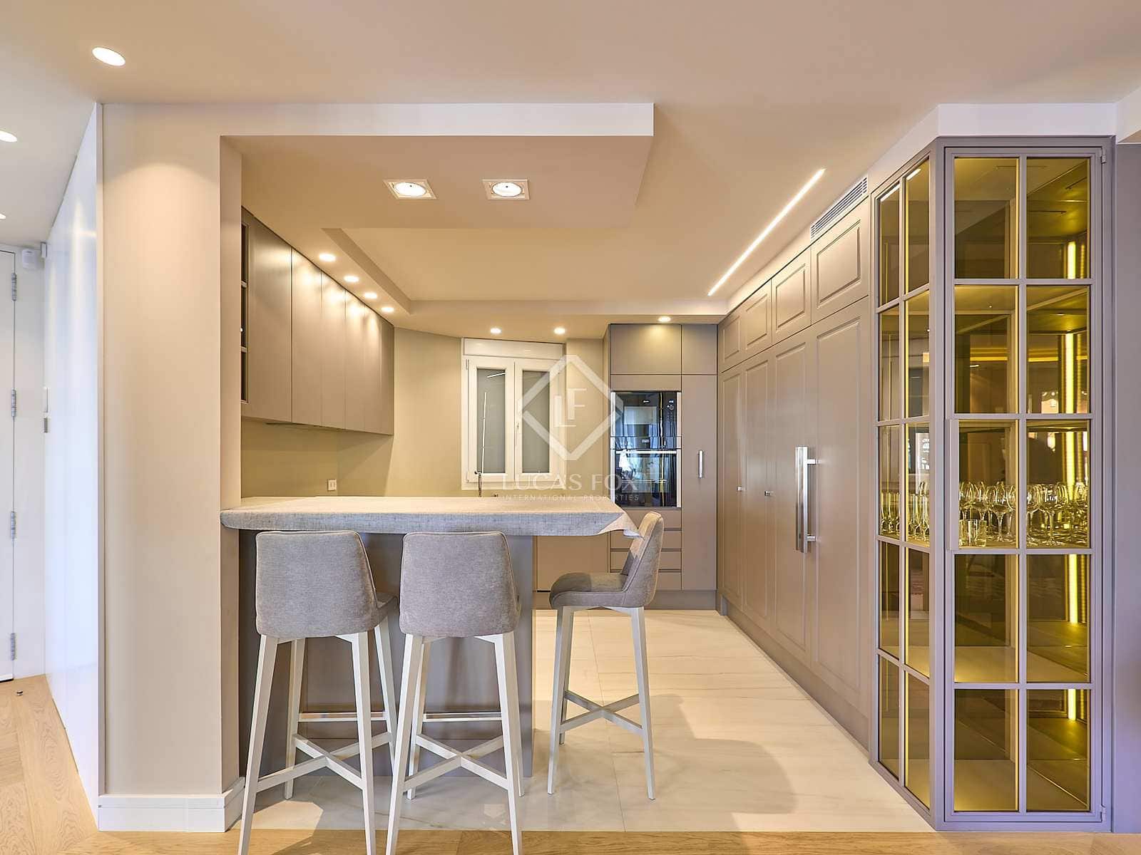 3 sypialnia Apartament do wynajęcia w Miasto Walencja - 3 800 € (Ref: 7321513)