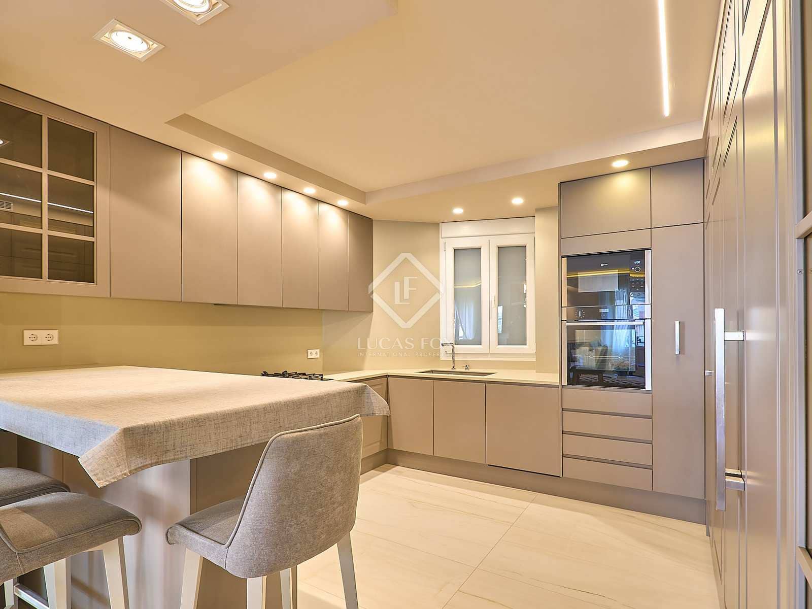 3 sypialnia Apartament do wynajęcia w Miasto Walencja - 3 800 € (Ref: 7321513)