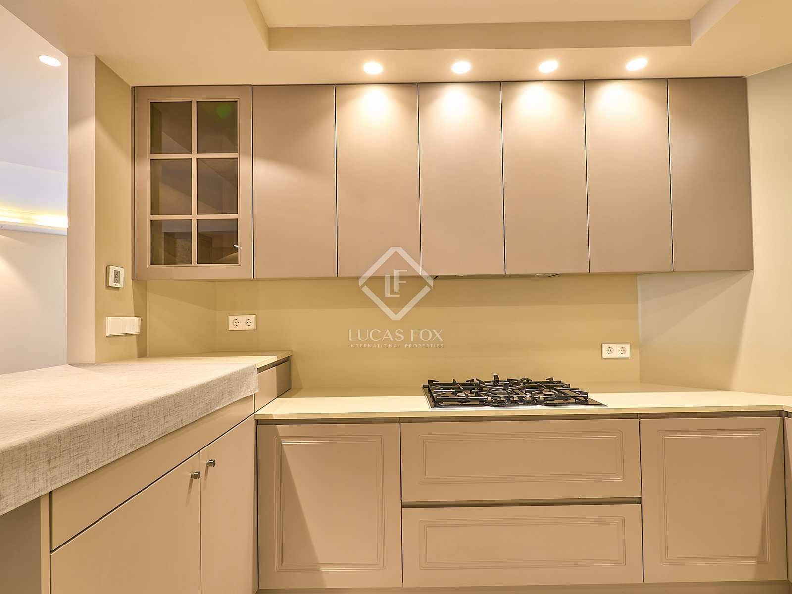 3 sypialnia Apartament do wynajęcia w Miasto Walencja - 3 800 € (Ref: 7321513)