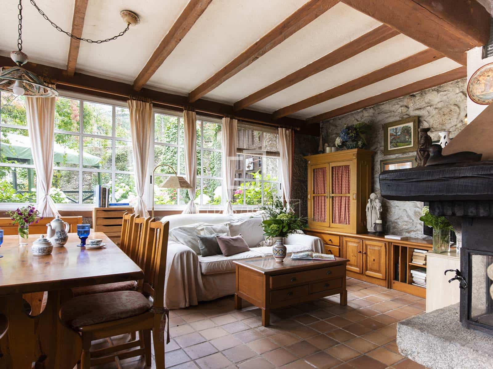 5 sypialnia Finka/Dom wiejski na sprzedaż w Mos z garażem - 1 800 000 € (Ref: 7341974)