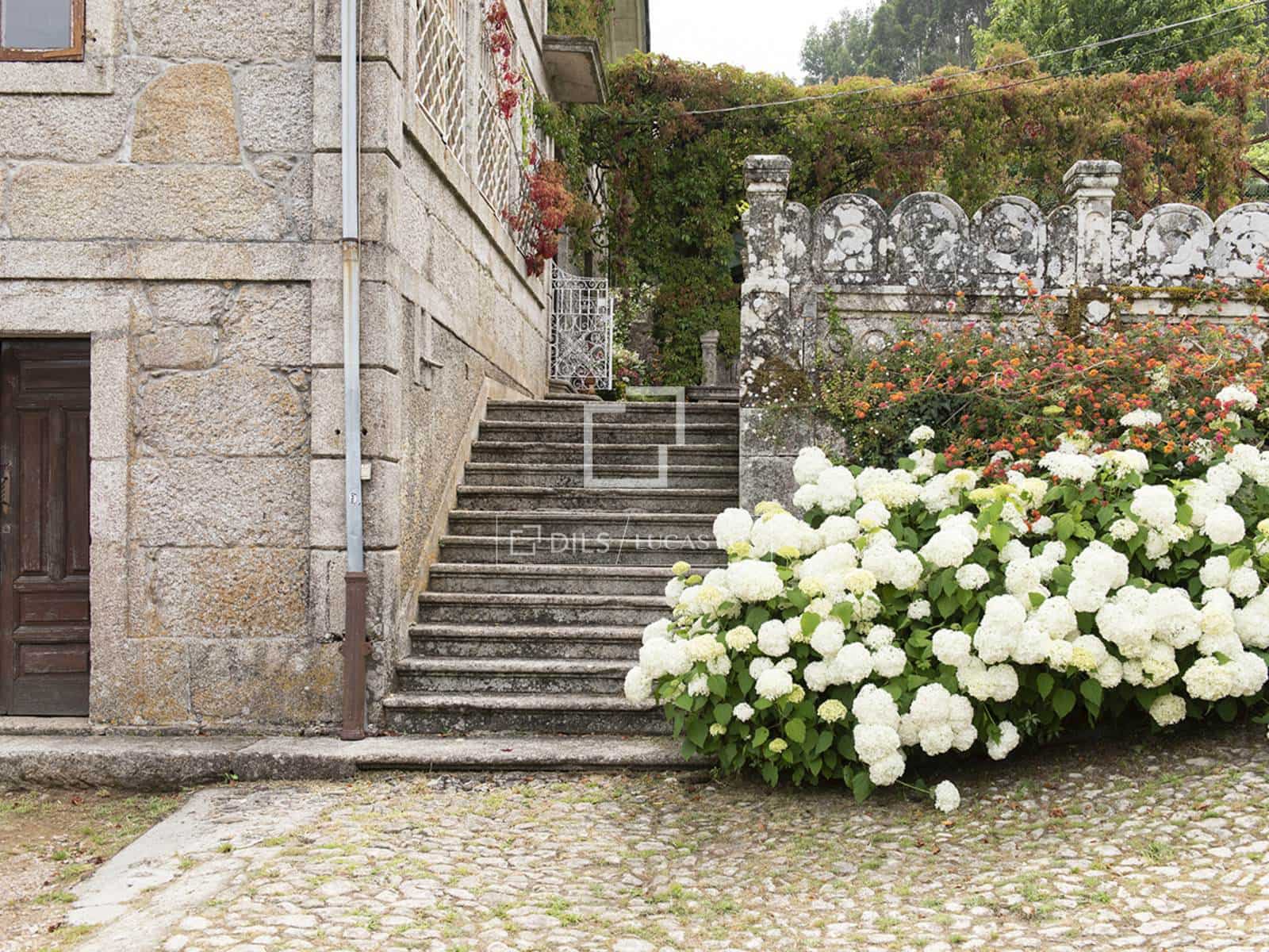 5 sypialnia Finka/Dom wiejski na sprzedaż w Mos z garażem - 1 800 000 € (Ref: 7341974)