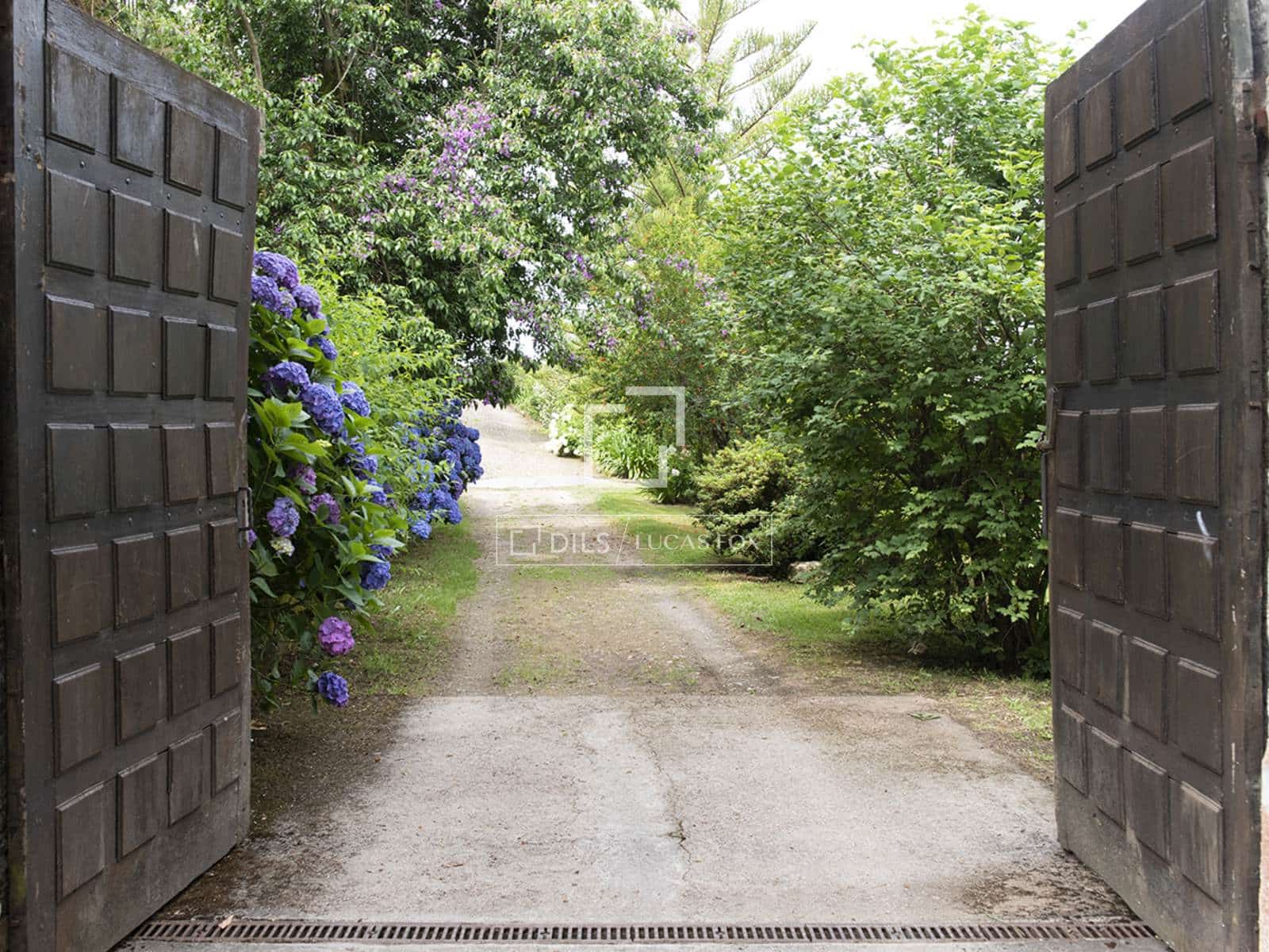 5 sypialnia Finka/Dom wiejski na sprzedaż w Mos z garażem - 1 800 000 € (Ref: 7341974)