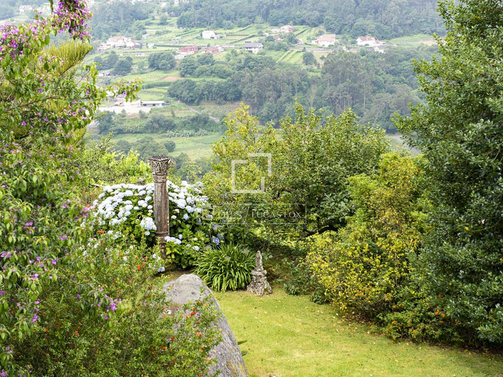 5 sypialnia Finka/Dom wiejski na sprzedaż w Mos z garażem - 1 800 000 € (Ref: 7341974)