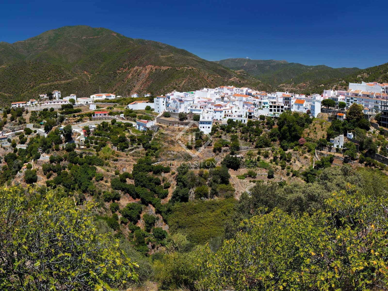 3 sypialnia Penthouse na sprzedaż w Istan z basenem garażem - 570 000 € (Ref: 7358592)