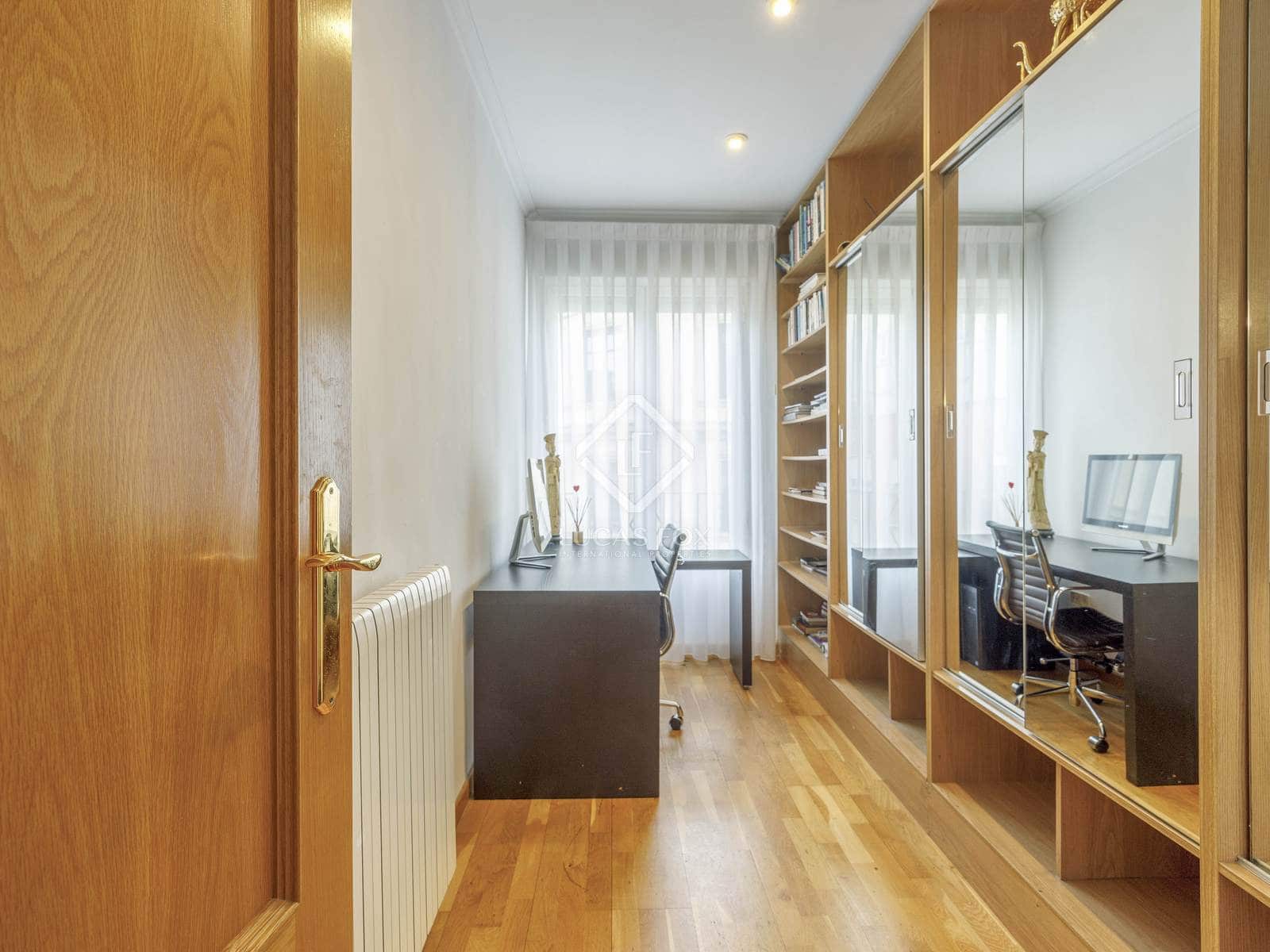 6 bedroom Penthouse for rent in Valencia city - € 3,500 (Ref: 7362917)