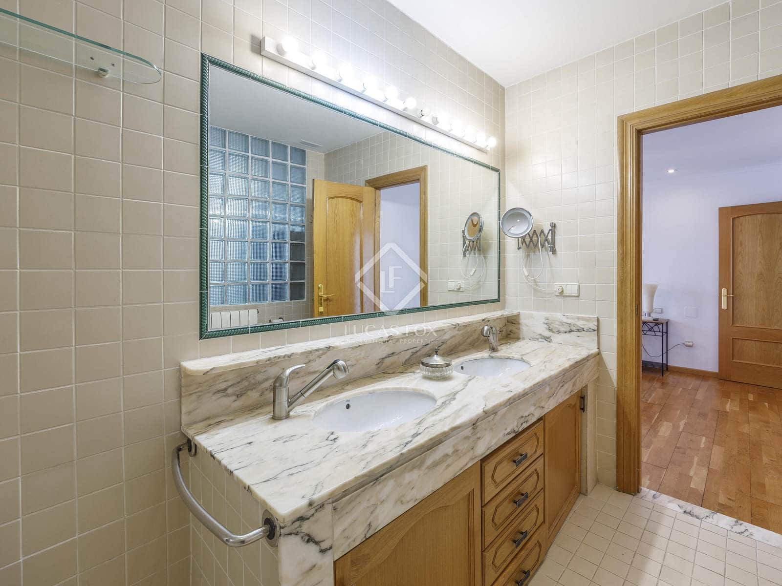 6 bedroom Penthouse for rent in Valencia city - € 3,500 (Ref: 7362917)