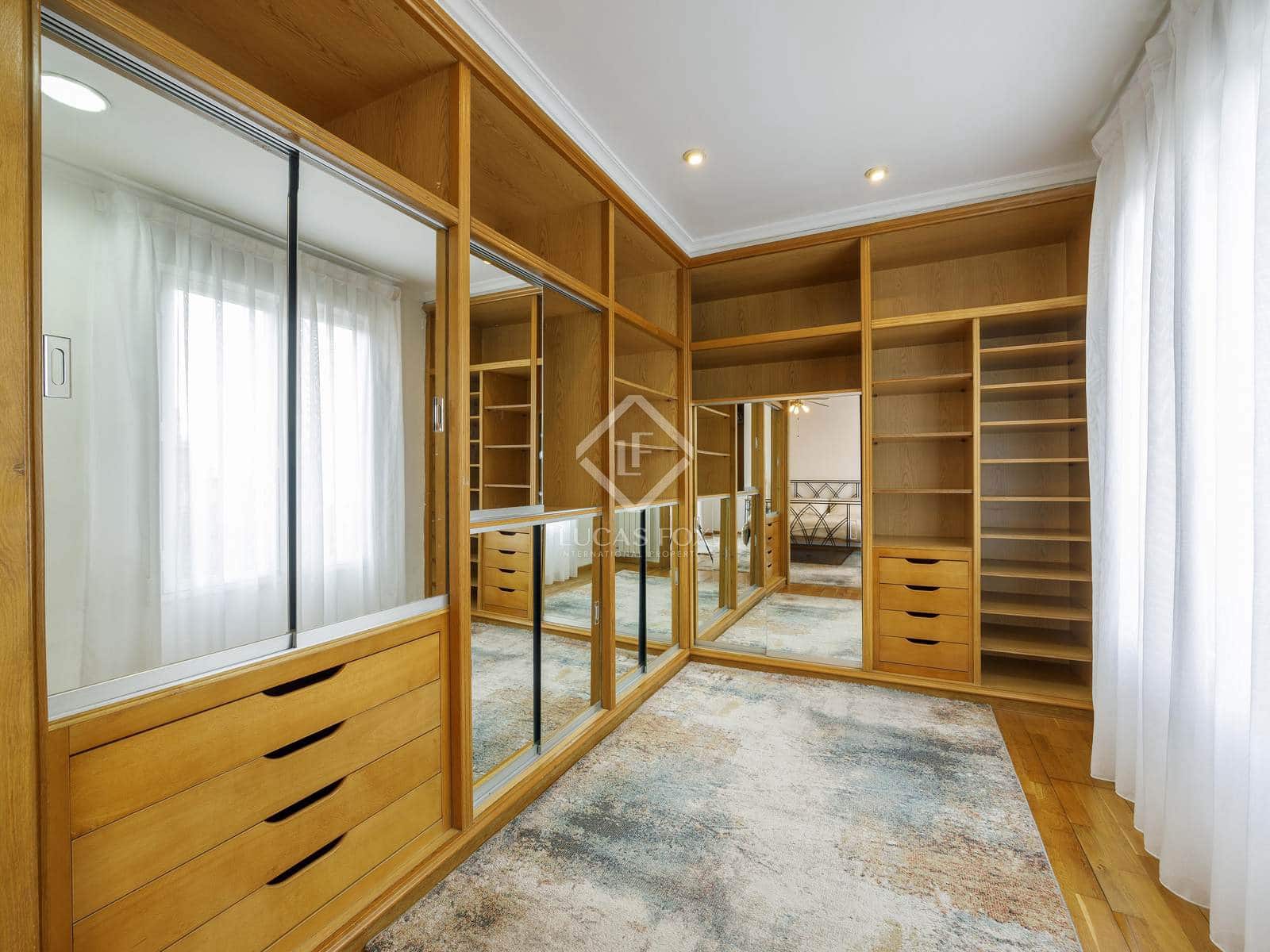 6 bedroom Penthouse for rent in Valencia city - € 3,500 (Ref: 7362917)