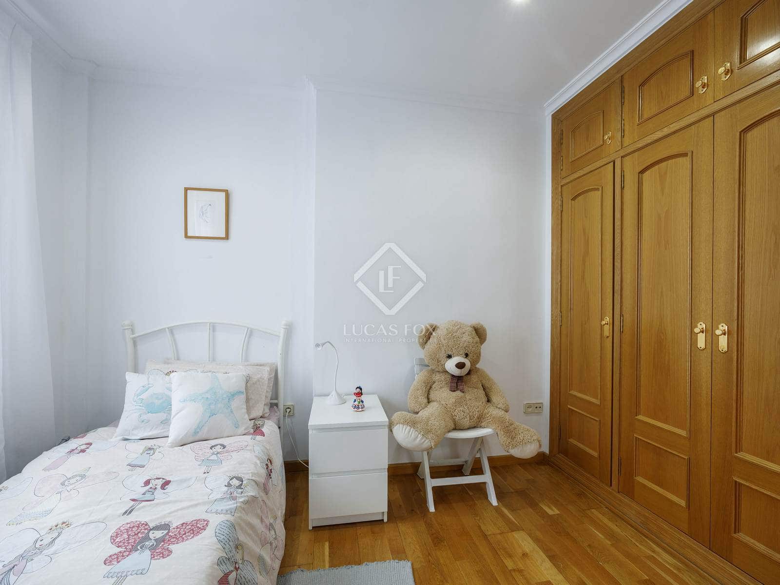 6 bedroom Penthouse for rent in Valencia city - € 3,500 (Ref: 7362917)