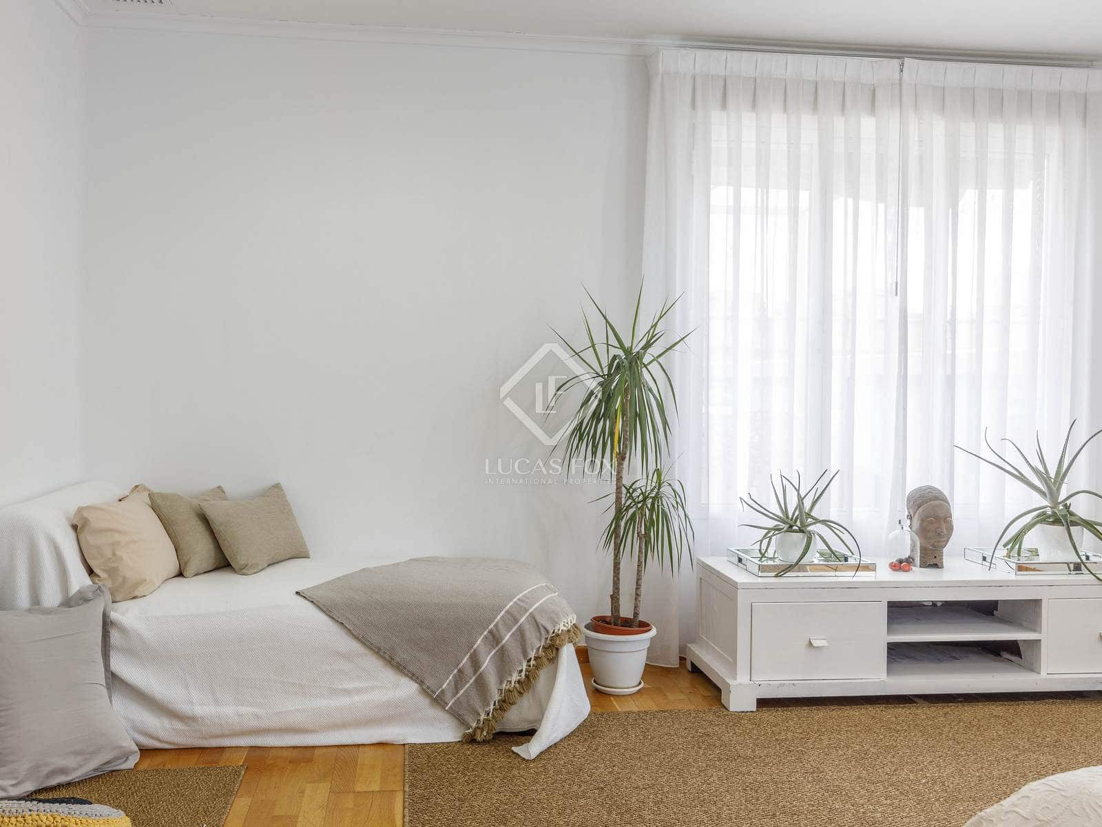 6 bedroom Penthouse for rent in Valencia city - € 3,500 (Ref: 7362917)