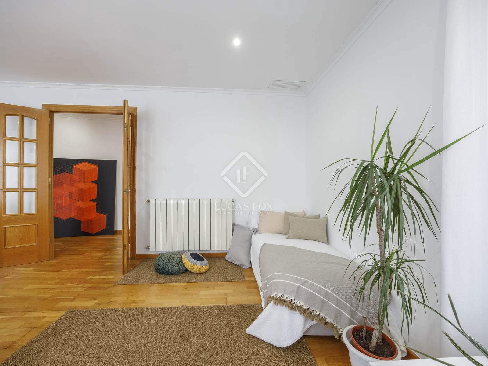 6 bedroom Penthouse for rent in Valencia city - € 3,500 (Ref: 7362917)