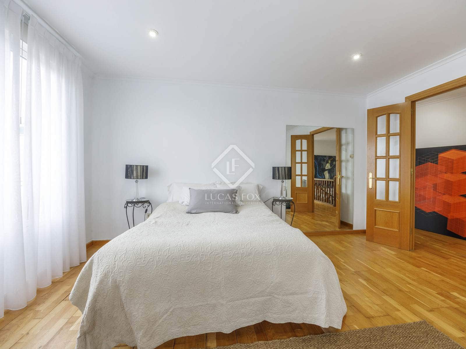 6 bedroom Penthouse for rent in Valencia city - € 3,500 (Ref: 7362917)