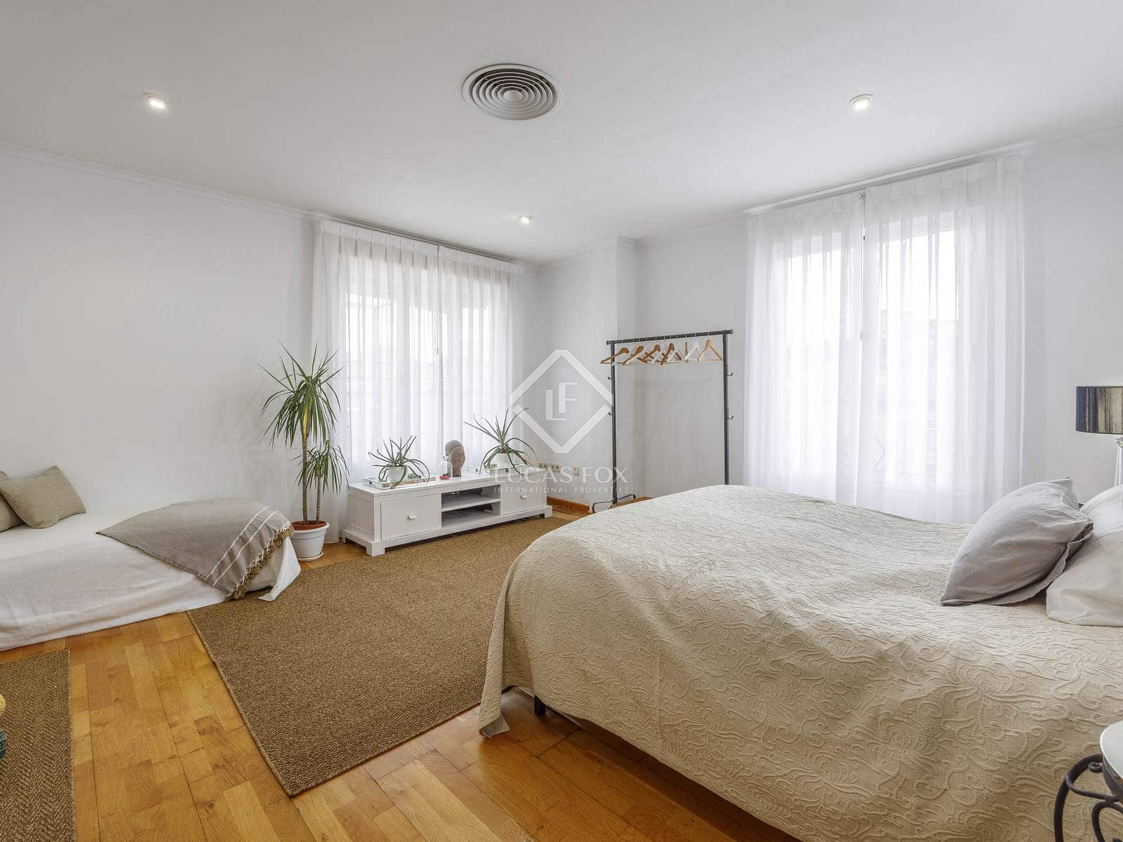 6 bedroom Penthouse for rent in Valencia city - € 3,500 (Ref: 7362917)