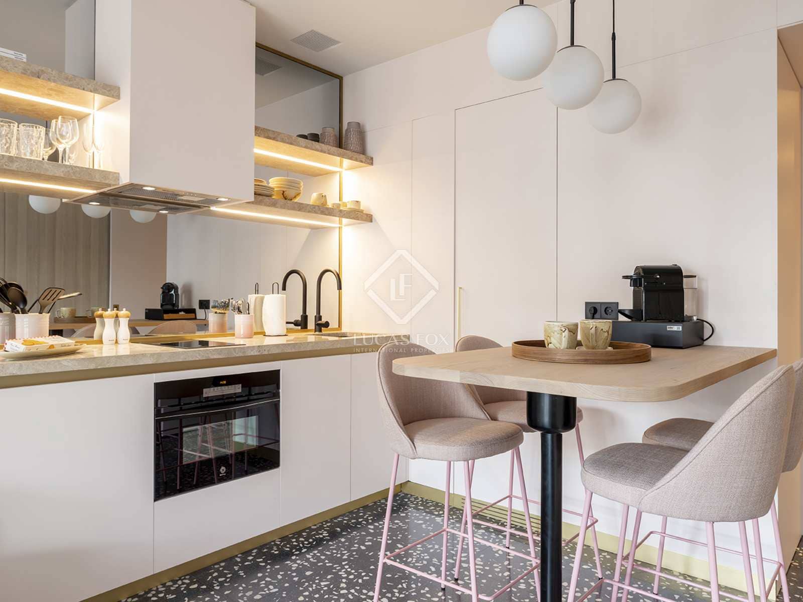 2 soveværelse Lejlighed til leje i Barcelona by med swimmingpool - € 4.550 (Ref: 7366894)