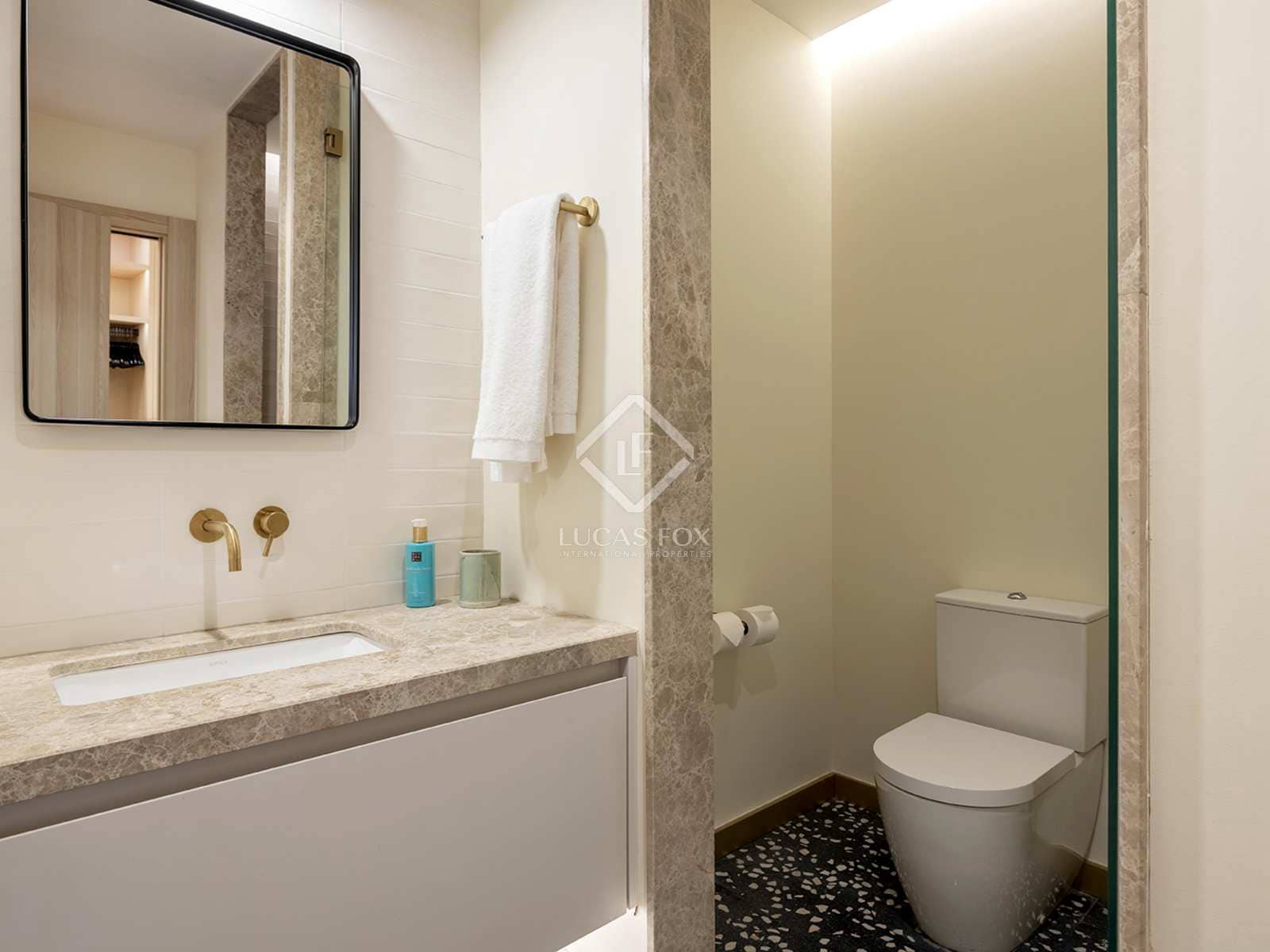 2 soveværelse Lejlighed til leje i Barcelona by med swimmingpool - € 8.100 (Ref: 7366896)