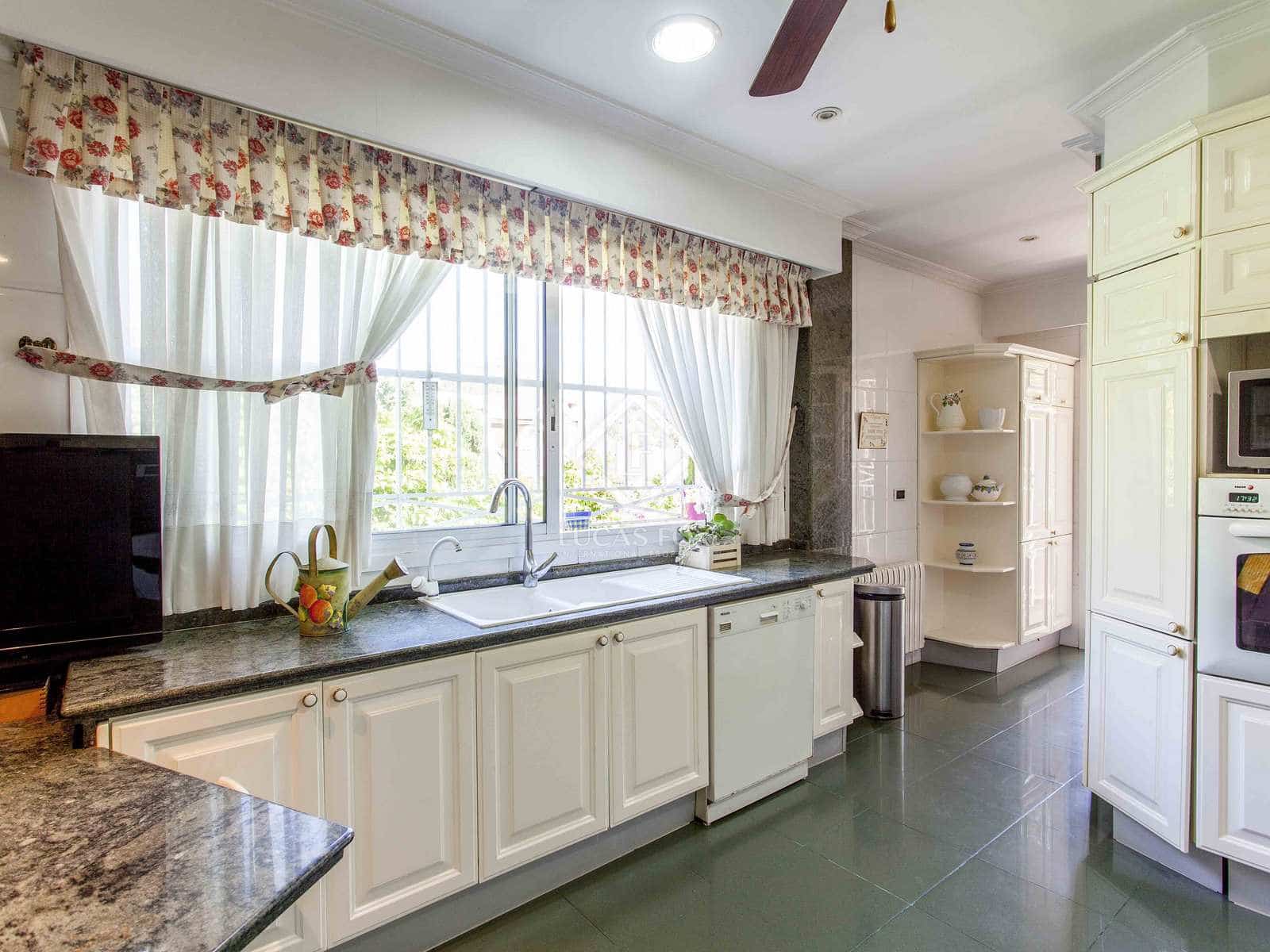 Chalet de 5 habitaciones en Godella en venta con piscina garaje - 1.200.000 € (Ref: 7385823)