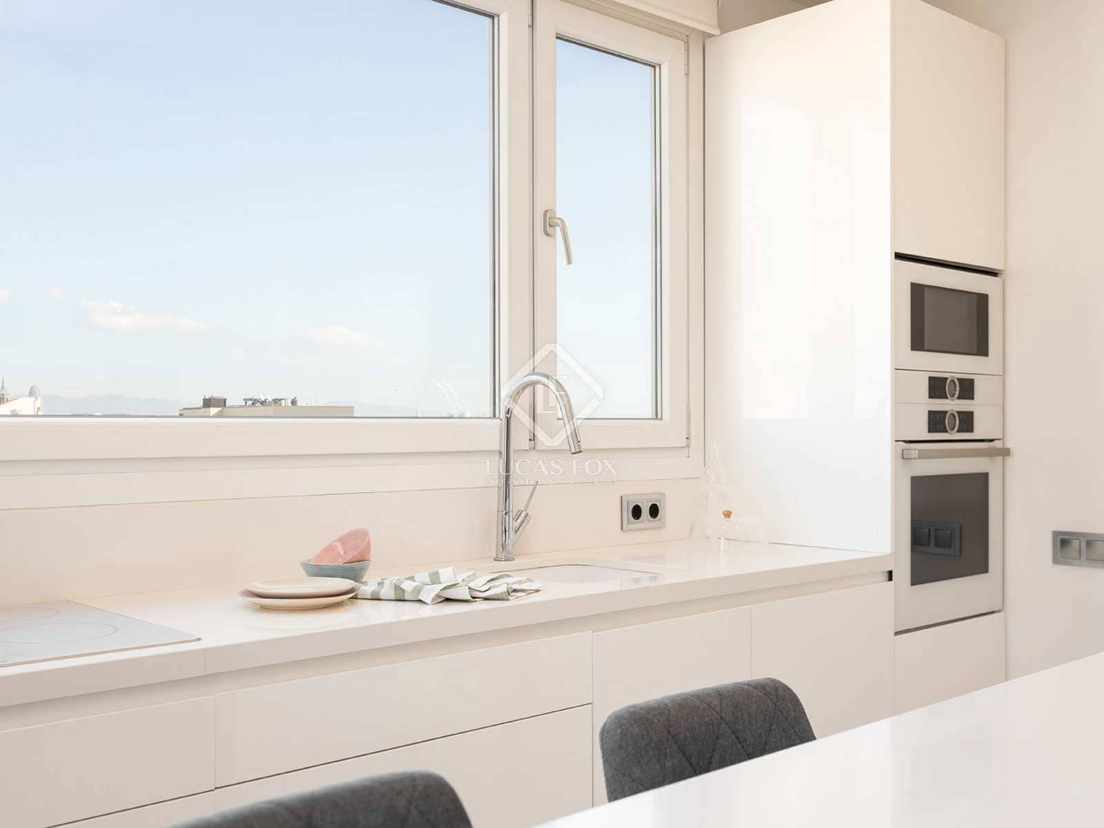 2 bedroom Penthouse for rent in Barcelona city - € 2,300 (Ref: 7394051)