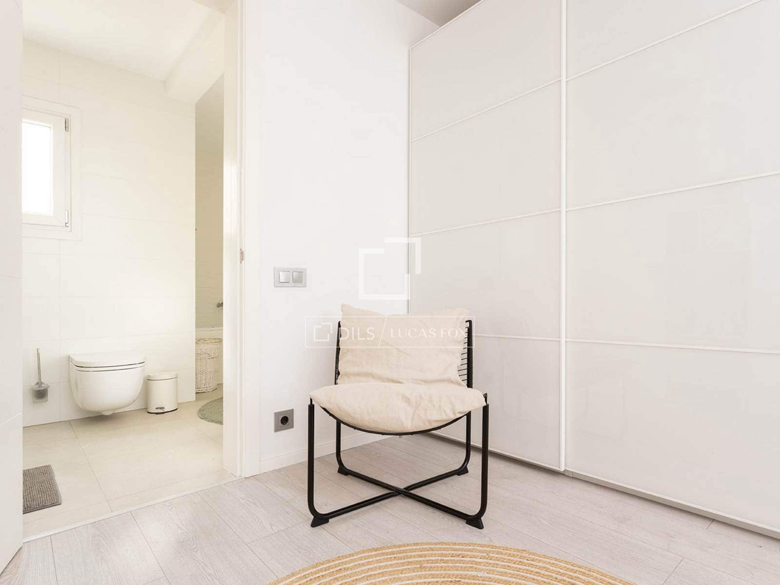 2 bedroom Penthouse for rent in Barcelona city - € 2,300 (Ref: 7394051)
