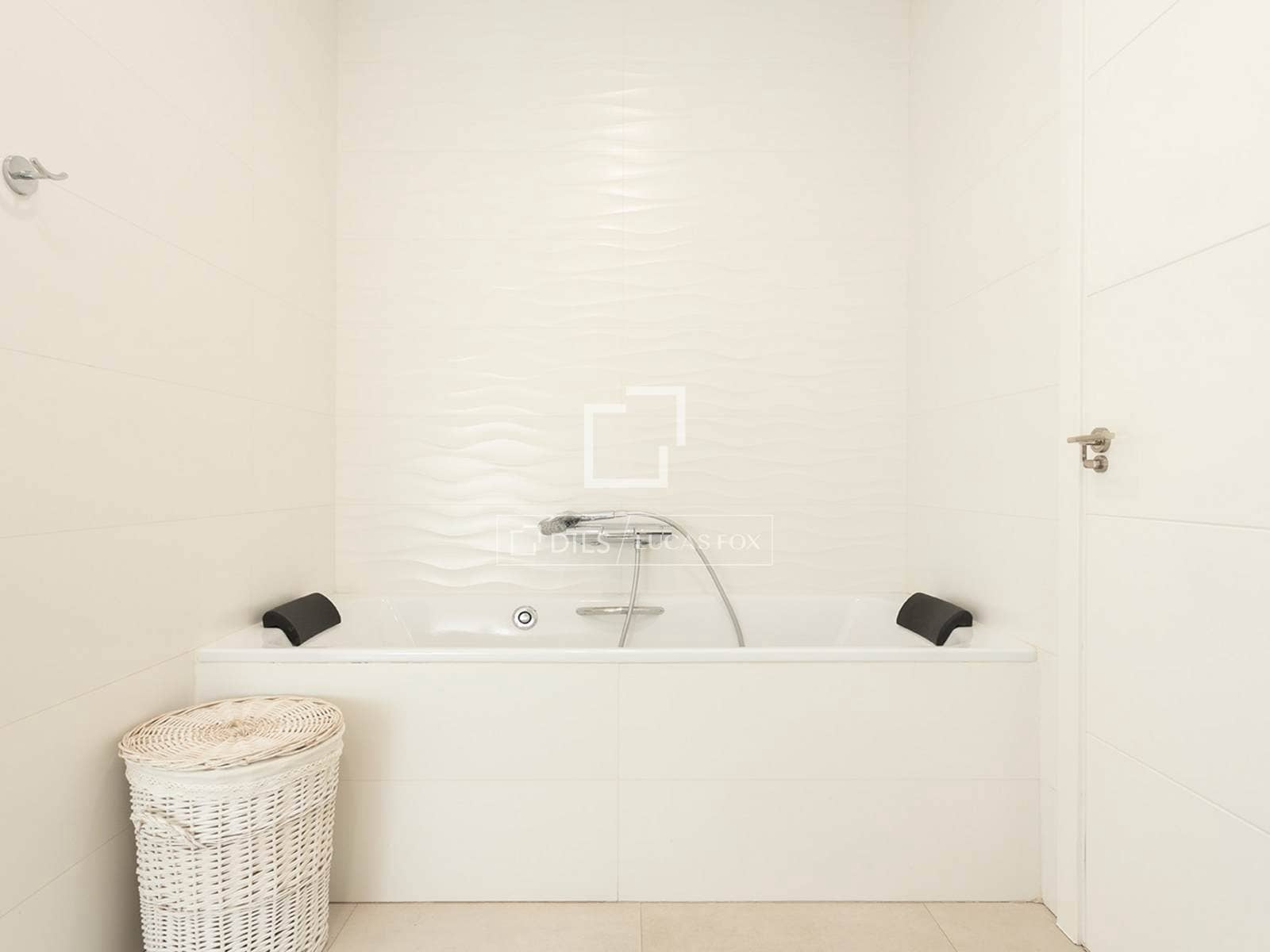 2 bedroom Penthouse for rent in Barcelona city - € 2,300 (Ref: 7394051)