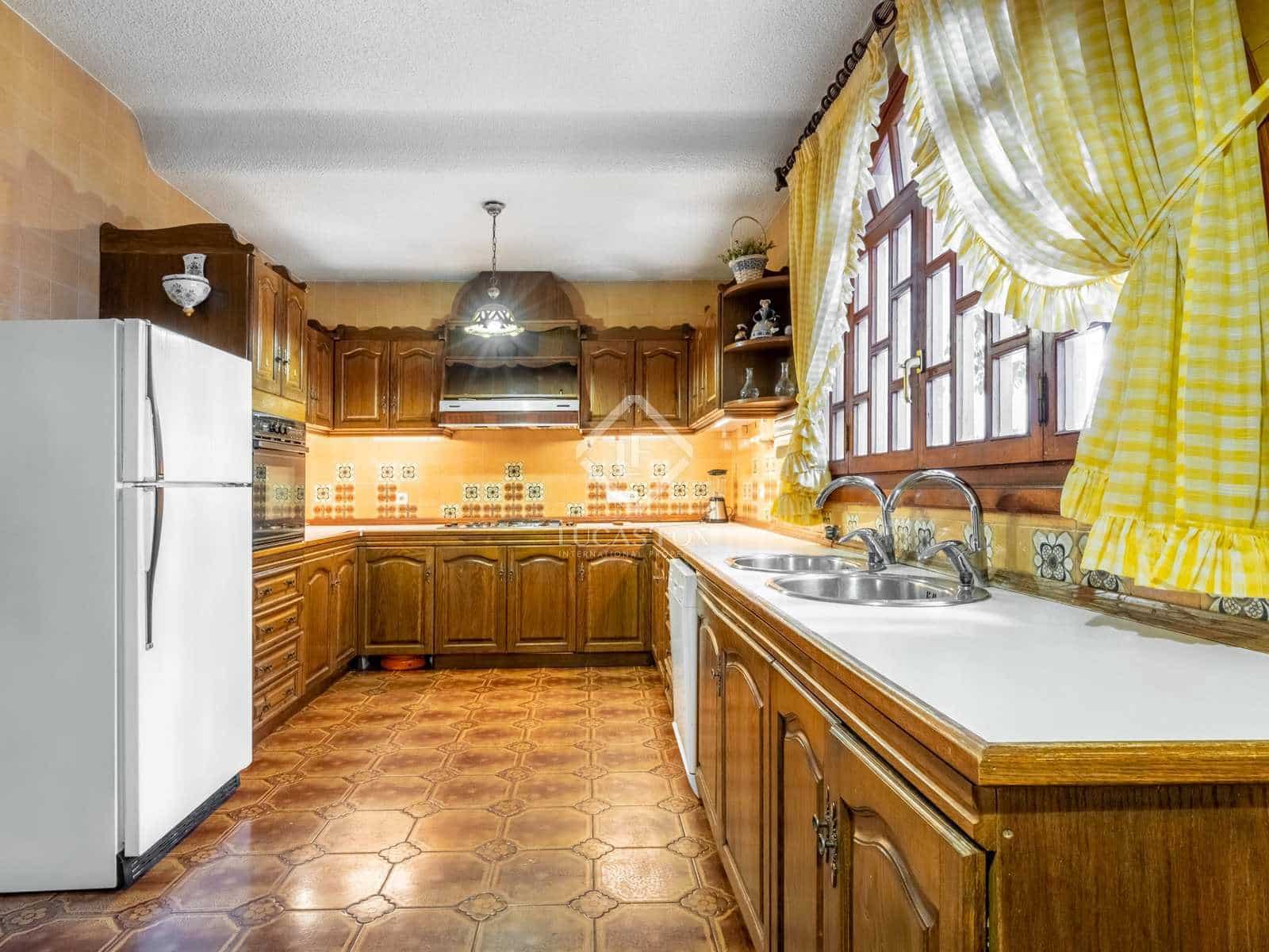 8 soveværelse Finca/Landehus til salg i Novelda med swimmingpool - € 6.000.000 (Ref: 7396570)