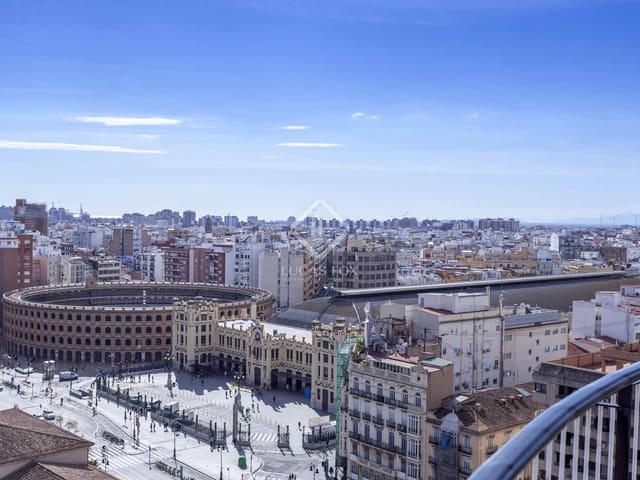 5 bedroom Apartment for rent in Valencia city with garage - € 3,700 (Ref: 7402129)