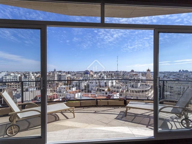 5 bedroom Apartment for rent in Valencia city with garage - € 3,700 (Ref: 7402129)