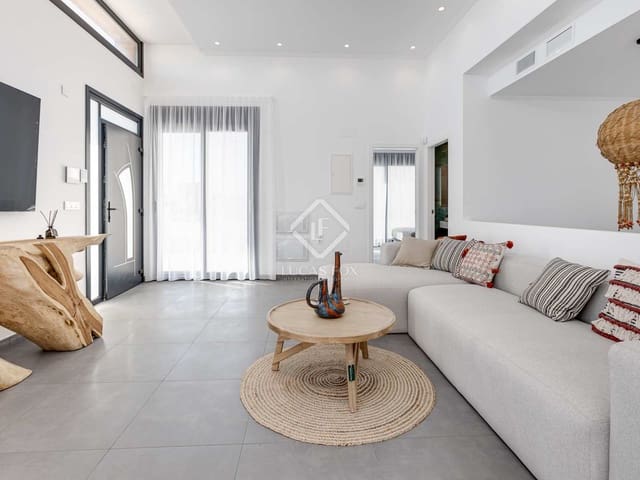 4 soverom Villa til salgs i La Mata, Torrevieja med svømmebasseng garasje - € 940 000 (Ref: 7405125)