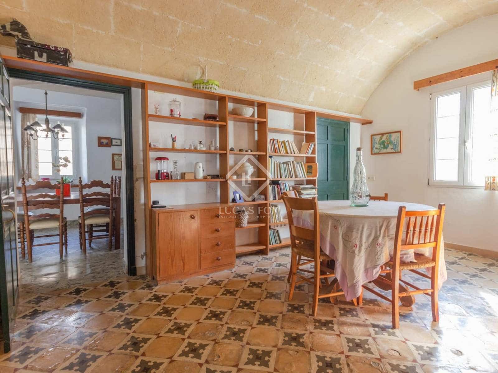 5 slaapkamer Villa te koop in Ciutadella de Menorca met garage - € 860.000 (Ref: 7409693)