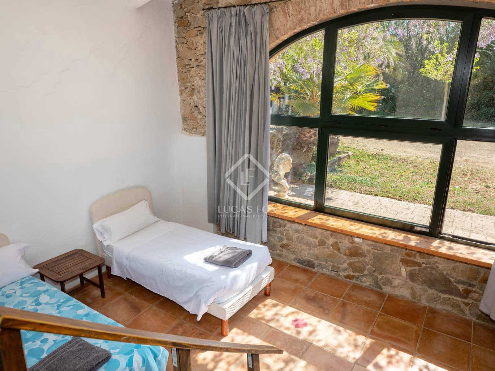 10 bedroom Finca/Country House for sale in Sant Marti Vell with pool garage - € 2,000,000 (Ref: 7418023)