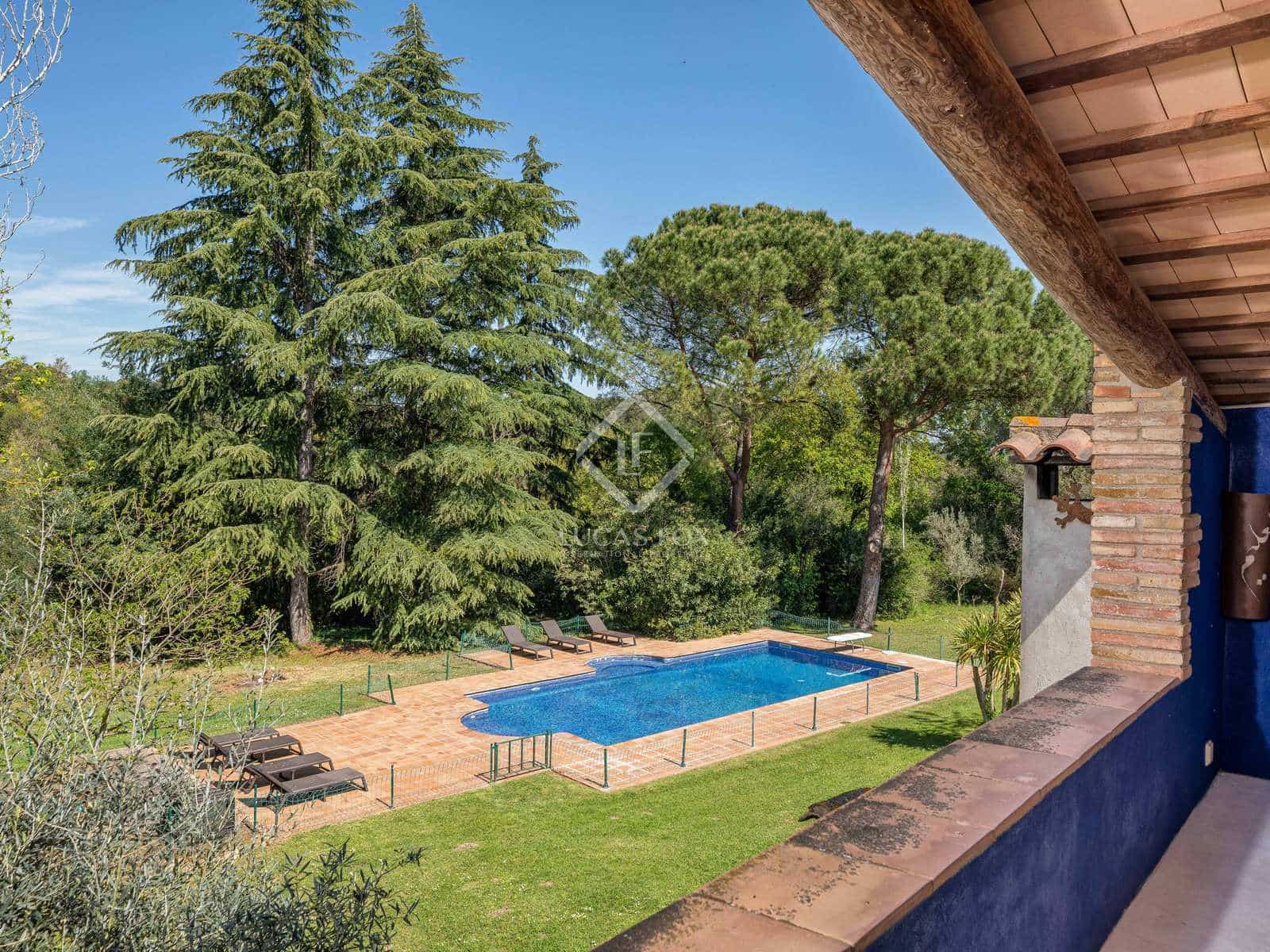10 bedroom Finca/Country House for sale in Sant Marti Vell with pool garage - € 2,000,000 (Ref: 7418023)