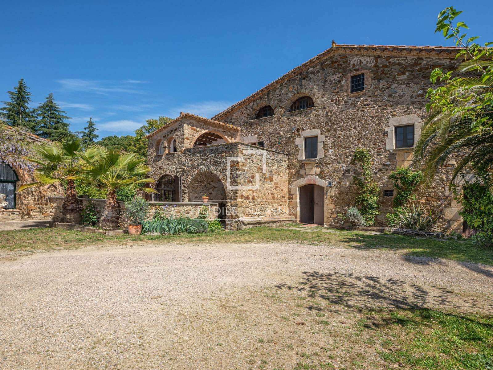 10 bedroom Finca/Country House for sale in Sant Marti Vell with pool garage - € 2,000,000 (Ref: 7418023)