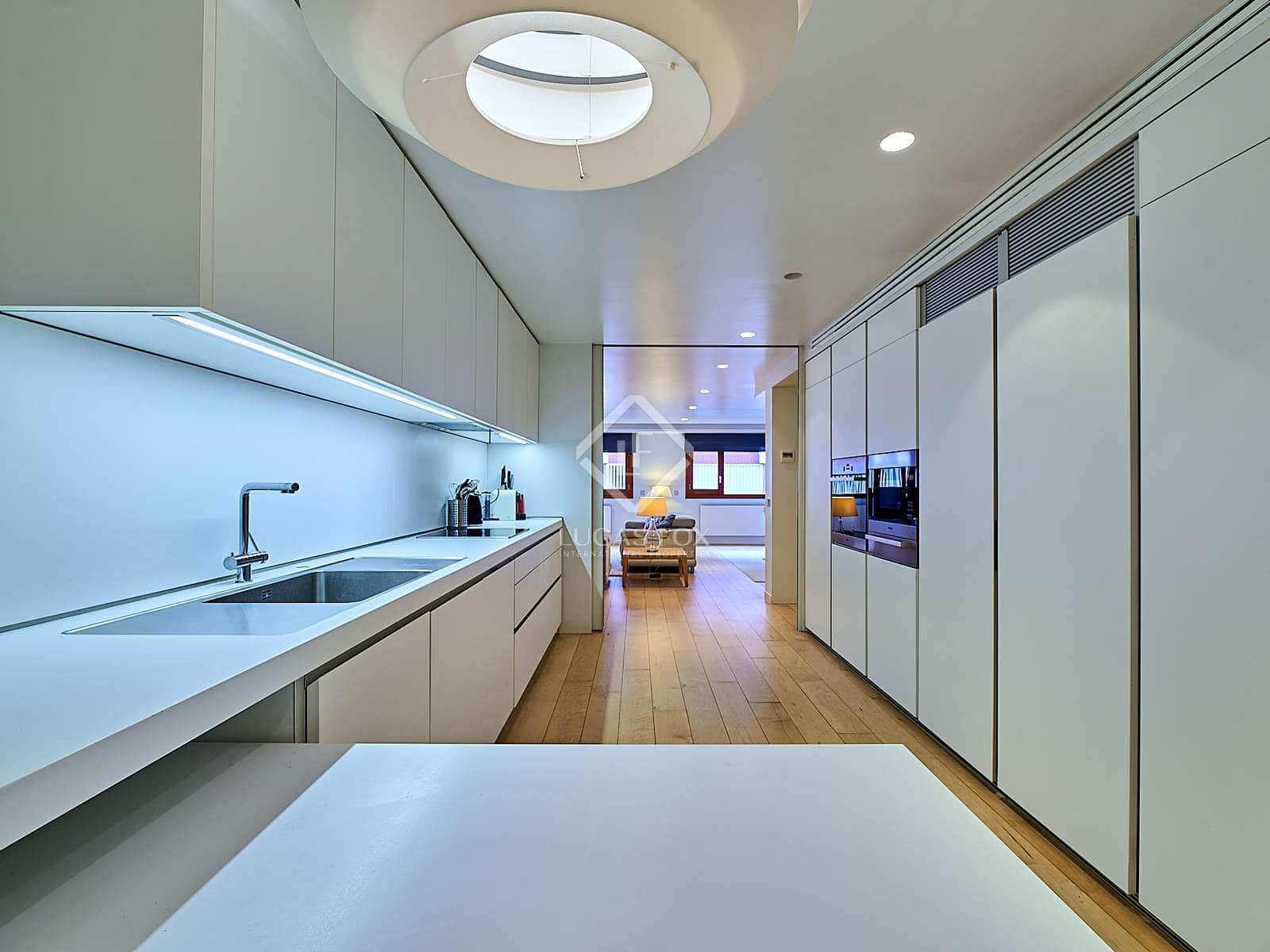 3 slaapkamer Appartement te huur in Valencia stad - € 3.000 (Ref: 7419754)