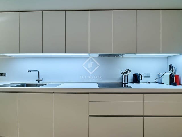 3 slaapkamer Appartement te huur in Valencia stad - € 3.000 (Ref: 7419754)