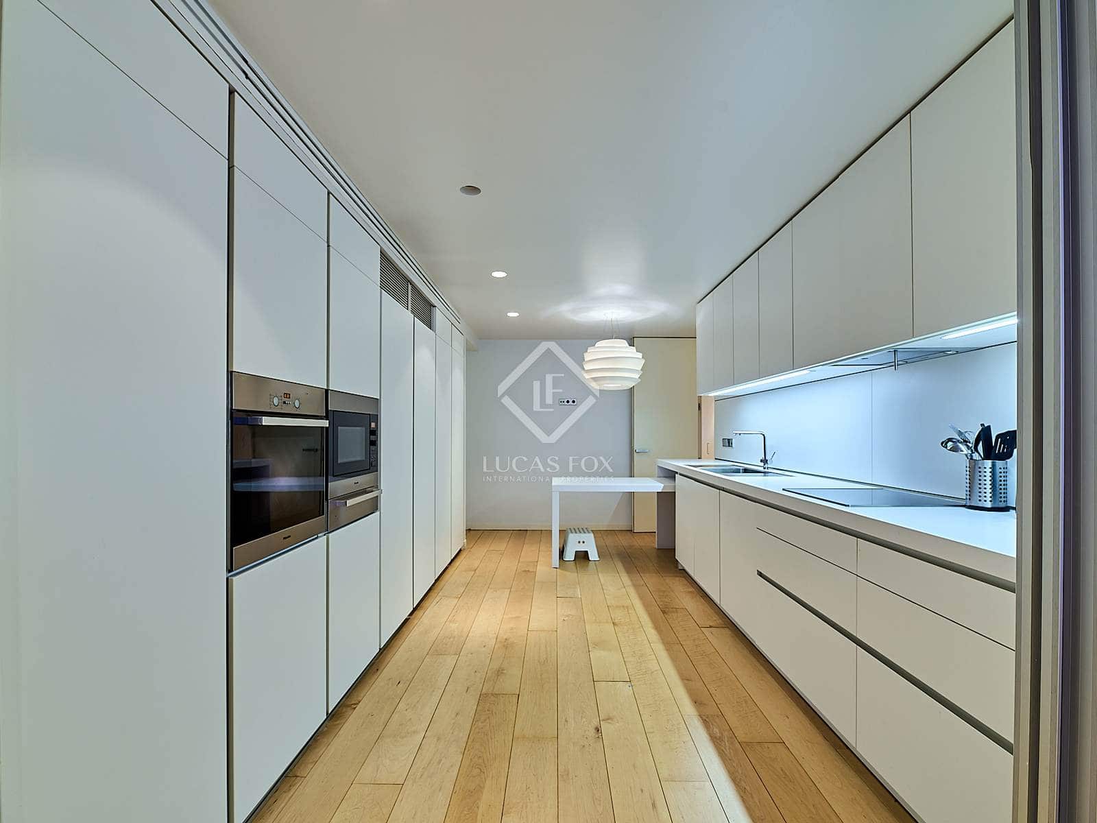 3 slaapkamer Appartement te huur in Valencia stad - € 3.000 (Ref: 7419754)