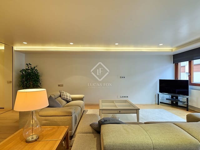 3 slaapkamer Appartement te huur in Valencia stad - € 3.000 (Ref: 7419754)